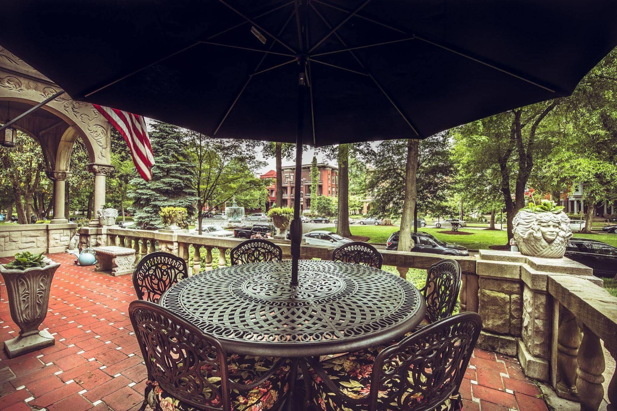 Inn At St James Court 루이빌 외부 사진